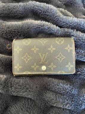 Authentic Louis Vuitton Monogram Canvas Wallet Date Code/RA0940 Fair Condition